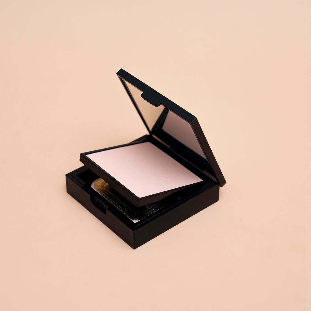 ULTIMATE PRO WET AND DRY COMPACT POWDER